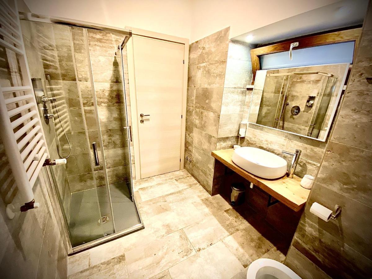 B&B Il Vicolo คาปราโรลา ภายนอก รูปภาพ